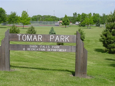 Tomar Park Sign